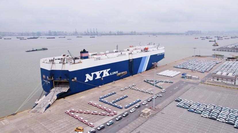 滾裝船頻頻啟航，新能源汽車海運(yùn)出口大增