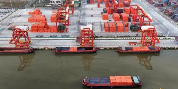 首批佛山瓷磚、建材通過集裝箱海運(yùn)抵達(dá)濟(jì)寧港