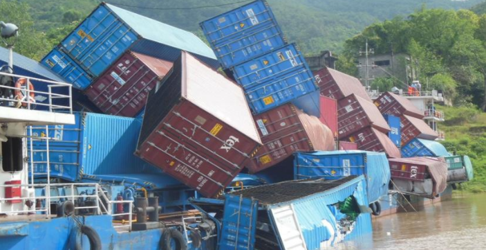 突發(fā)！長(zhǎng)江吳淞口警戒區(qū)水域十余個(gè)集裝箱落水