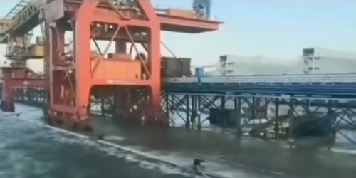 遼寧沿海港口突發(fā)海水倒灌，部分港口暫停作業(yè)