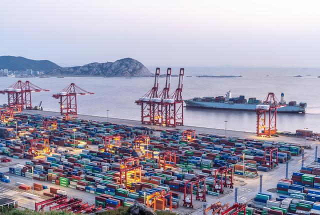 漲瘋了！集裝箱海運價格繼續(xù)保持高位