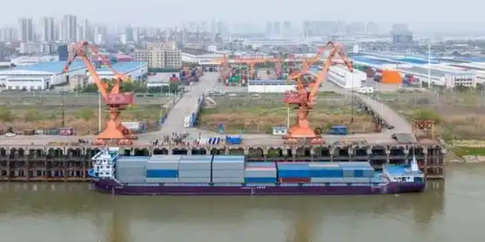 武漢經(jīng)開港至蘇州太倉港集裝箱水運(yùn)直達(dá)航線開通