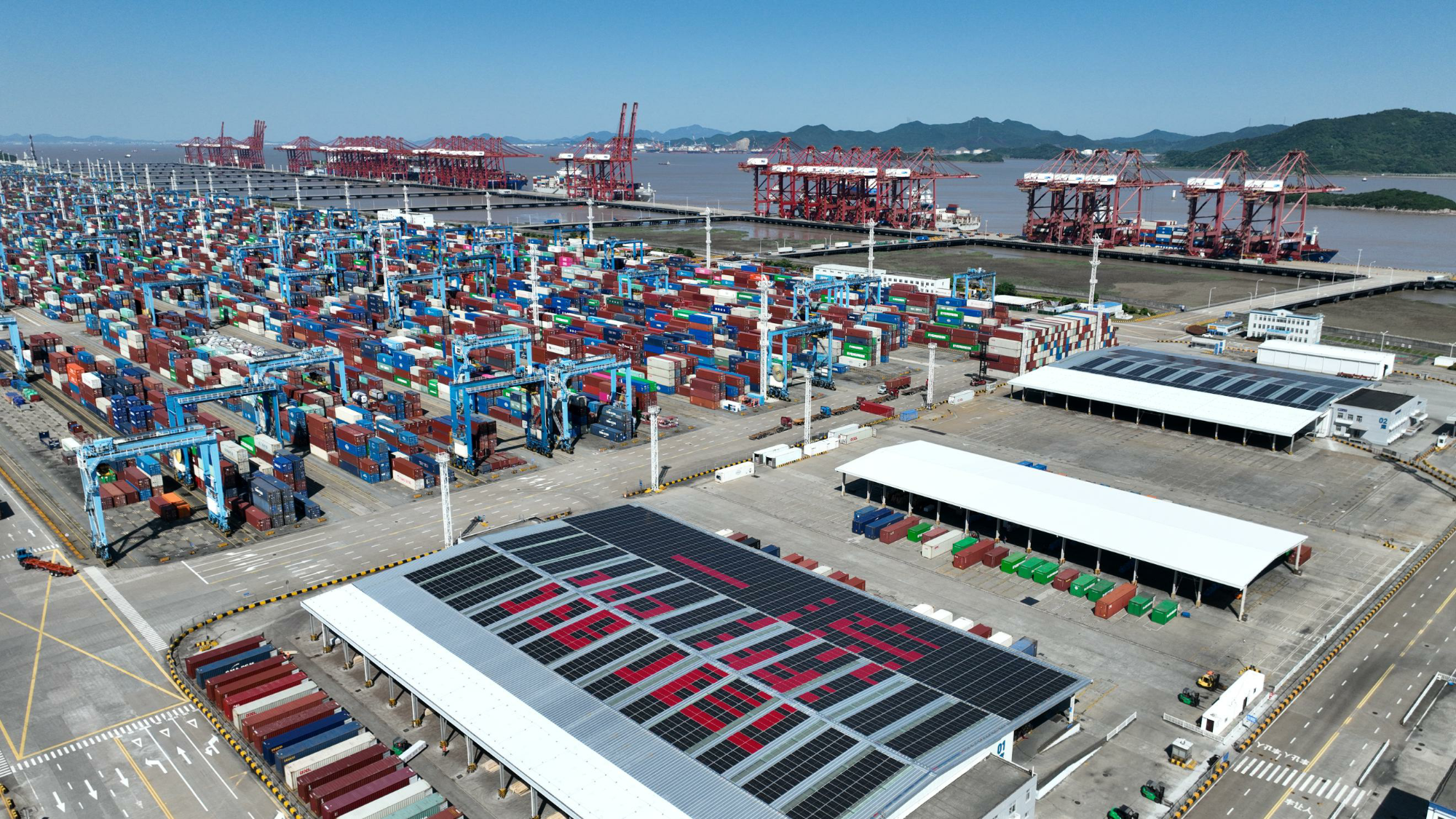 寧波舟山港2025年集裝箱吞吐量突破3000萬標箱，創(chuàng)歷史新高