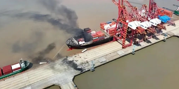 突發(fā)港口火災(zāi)!